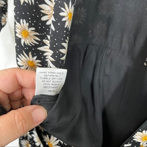 Sugar Lips daisy print jumpsuit - Picture 8 of 12